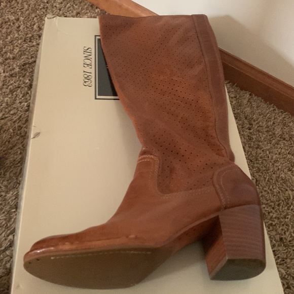 Frye Lucinda perforated slouch tall boot tan 7.5M - Picture 5 of 6